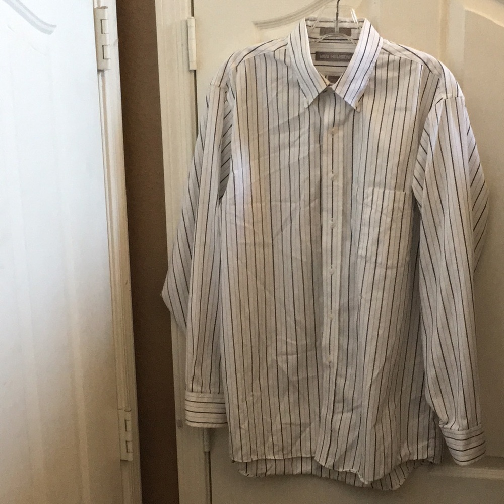 FINAL MARKDOWN Men’s Van Heusen Dress Shirt (16-1/2, 34/35)